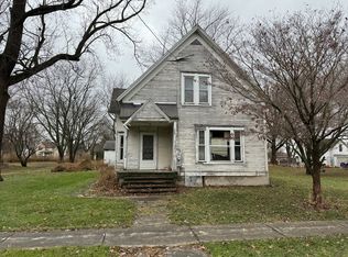 210 S Main St, Long Point, IL 61333