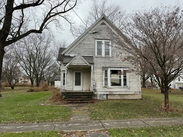 210 S Main St, Long Point, IL 61333