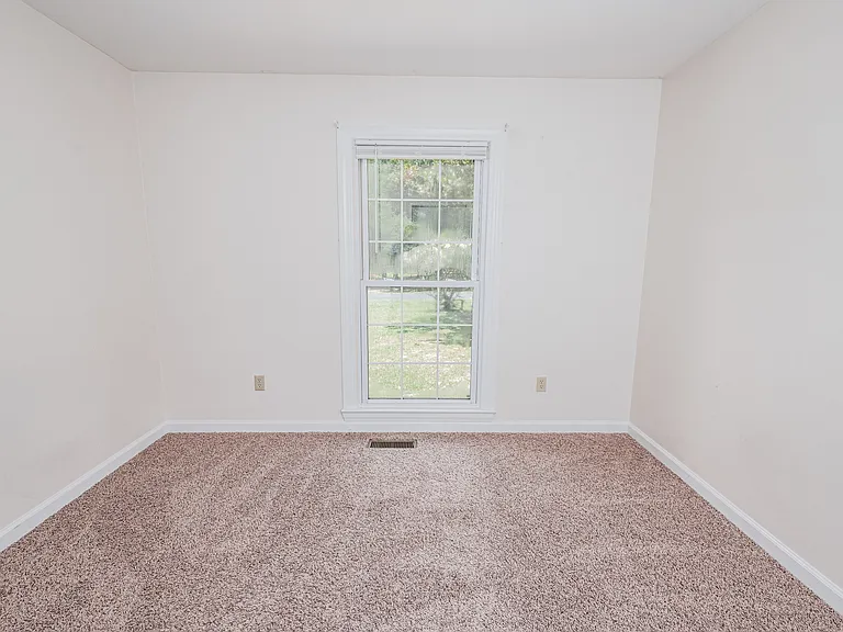104 Dorchester Ln — Photo 12