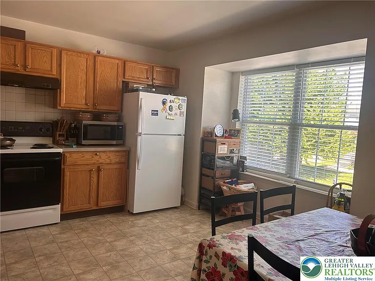 2465 Gillian Ln — Photo 4