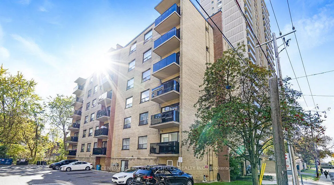 Photo 1 of 12 - 839 Roselawn Ave #202 - Toronto, ON Primary Photo - 839 Roselawn Ave #202