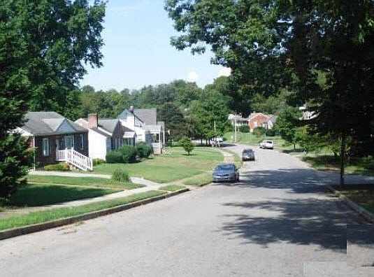 2nd image of 1812 Carlton Rd SW