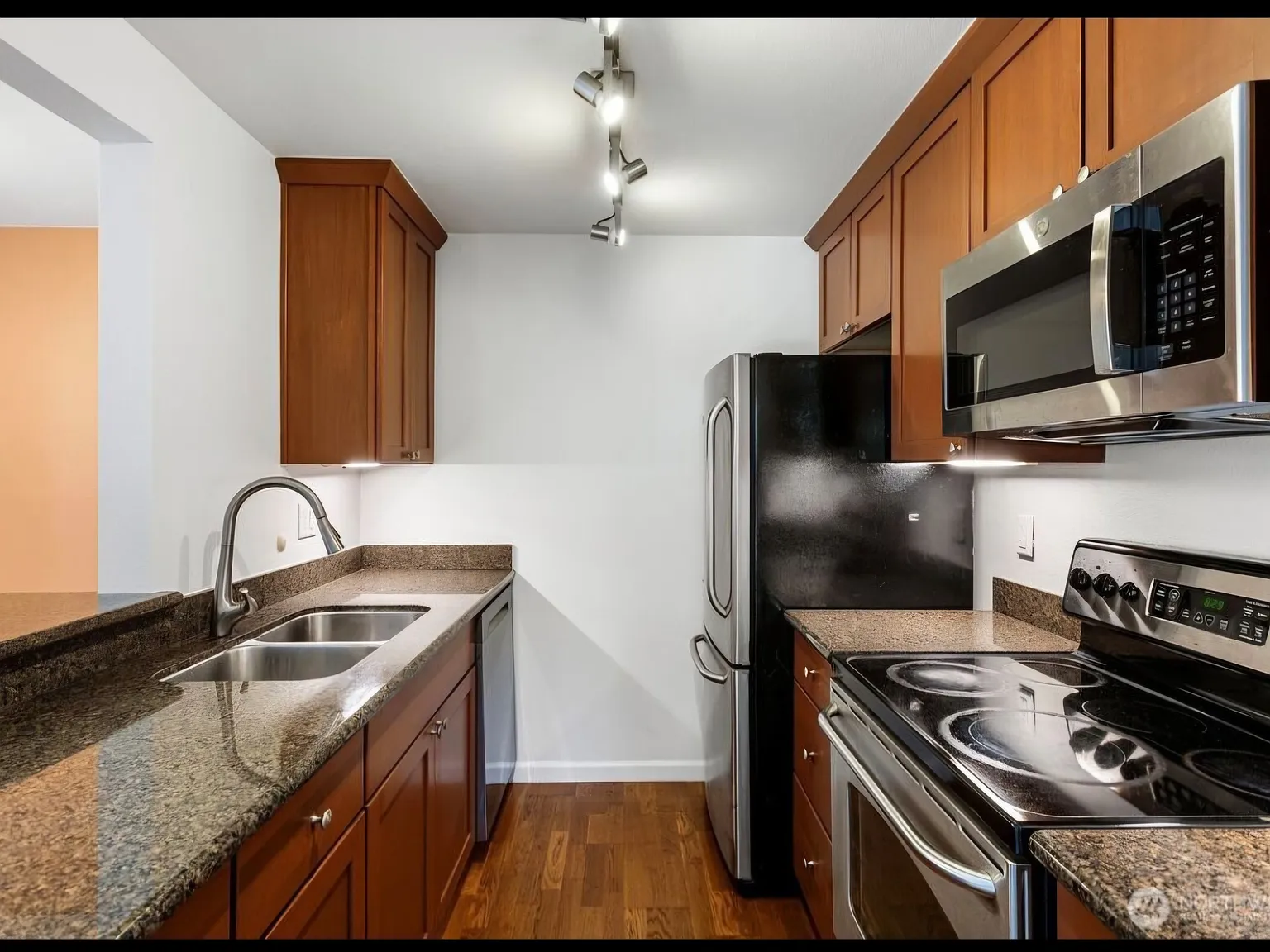 1 bed, 670 sqft, $1,850 — Photo 3