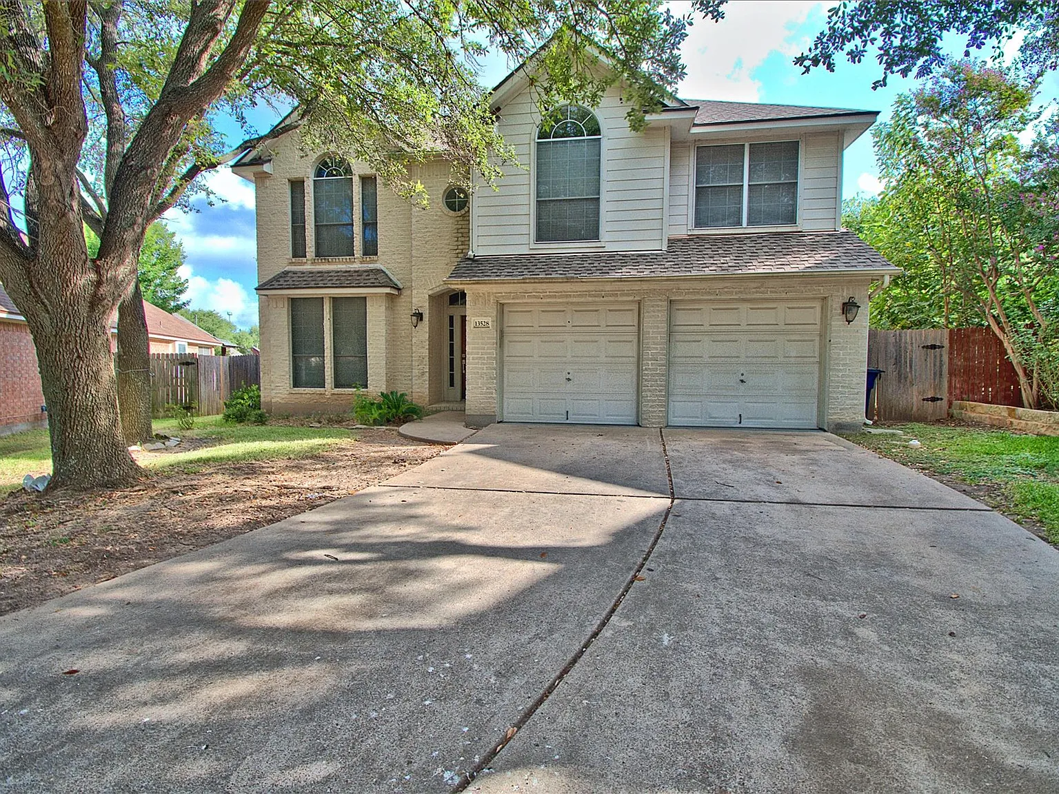 4 bed, 3.0 bath, 2361 sqft, $2,695 — Photo 1