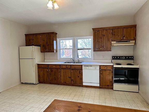 2nd image of 819 1st Ave NE
