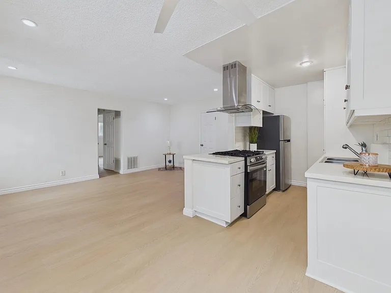 Gale Apartments — Photo 26