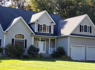 4 Stag Trl, Tolland, CT 06084