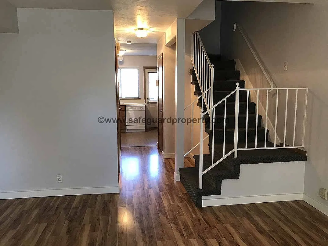 Charming 2 Bedroom Townhome in Taylorsville — Photo 3