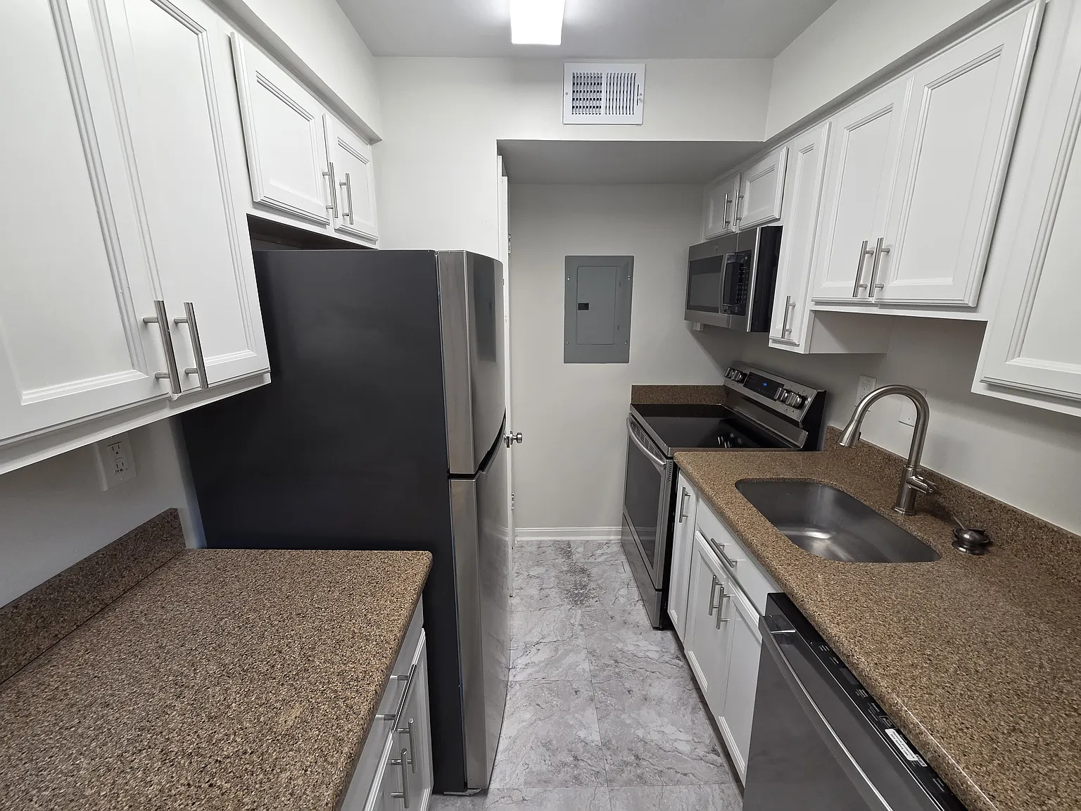 2 bed, 1254 sqft, $1,800 — Photo 4