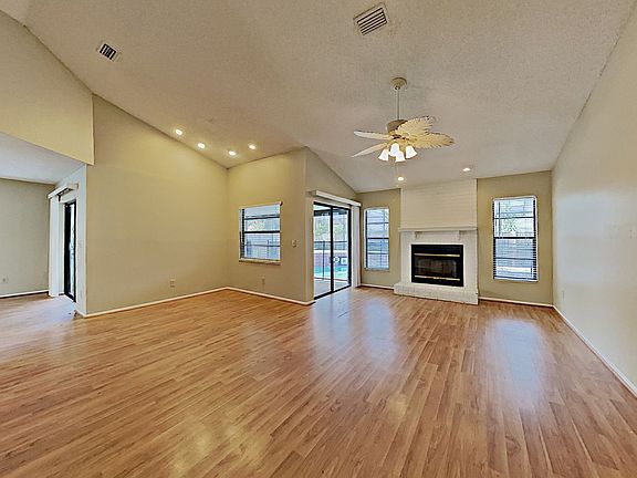 4th image of 8906 Exposition Dr