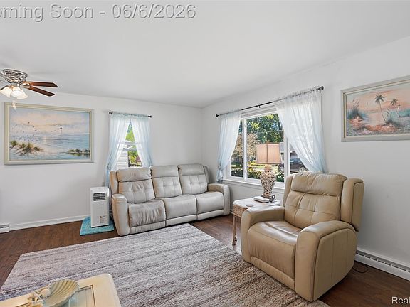 3rd image of 425 W Caroline St