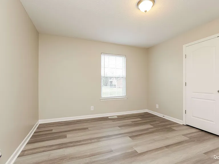 983 Hunters Ln — Photo 13