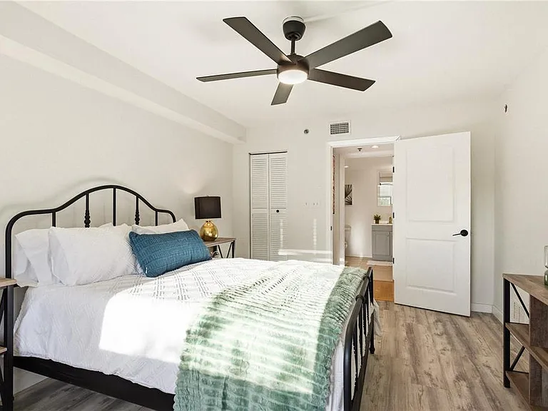 701 S Madison Ave #420 — Photo 21