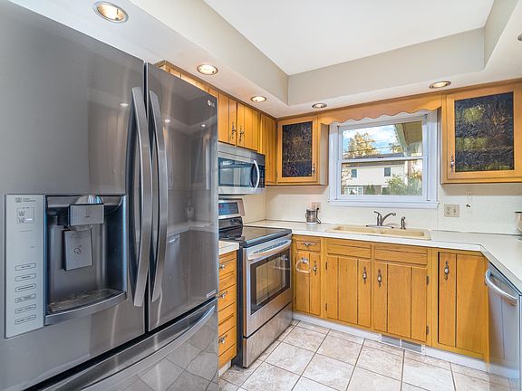5th image of 3340 Parkway Dr