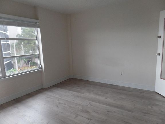 5th image of 2350 W 1st St APT 304