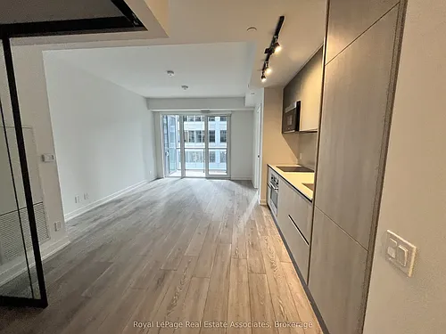 108 Peter St #906 Photo 1