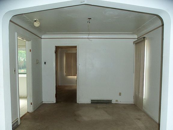 3rd image of 16016 Judson Dr