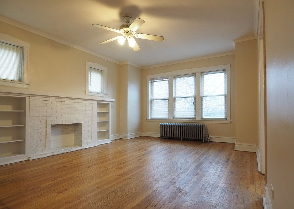 1st image of 2948 W Belle Plaine Ave #1