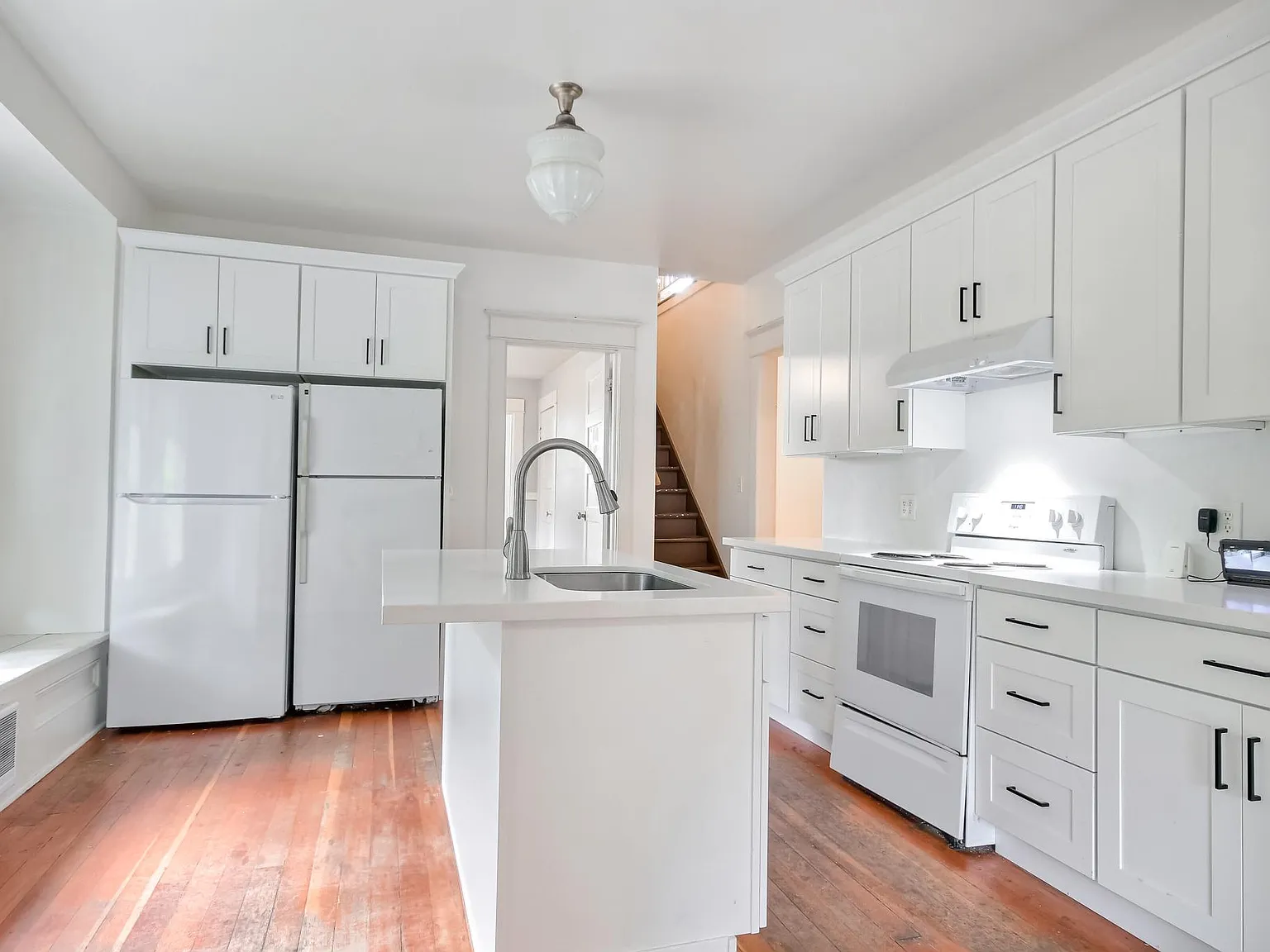 8 bed, 1500 sqft, $10,800 — Photo 2