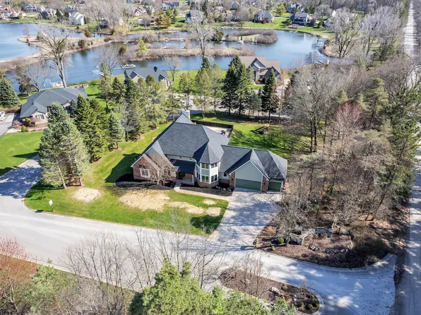 2750 Bayview Dr, Pinckney, MI 48169