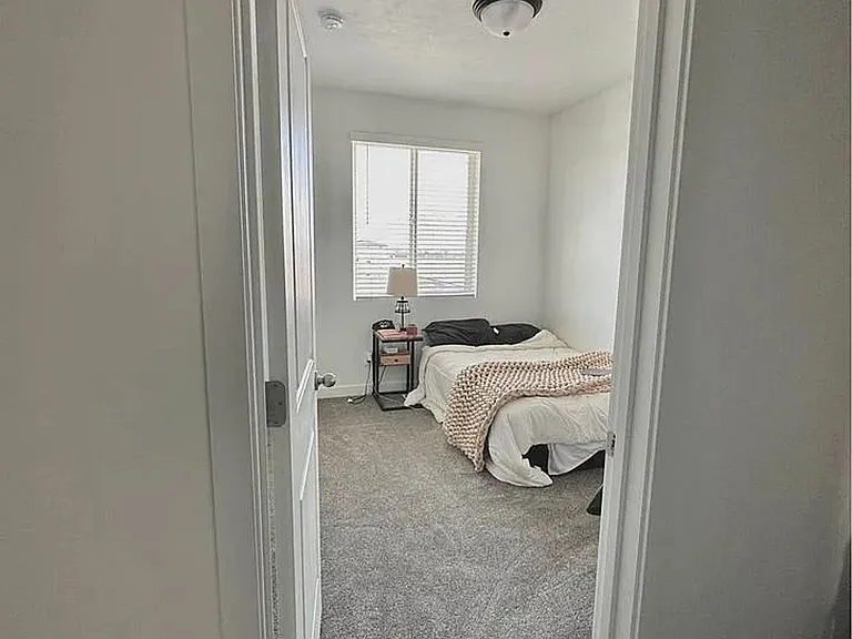 461 S 900 W — Photo 8
