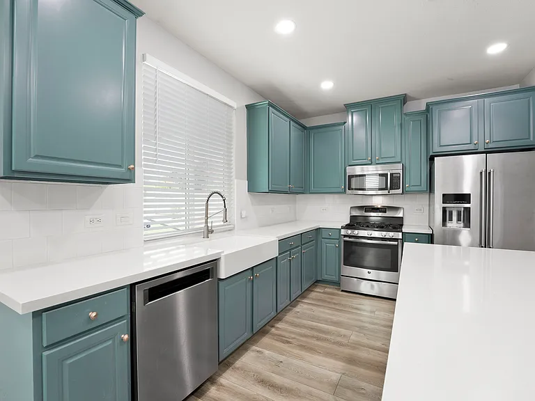 Stainless appliances, farmhouse sink, lots of counter space and island.