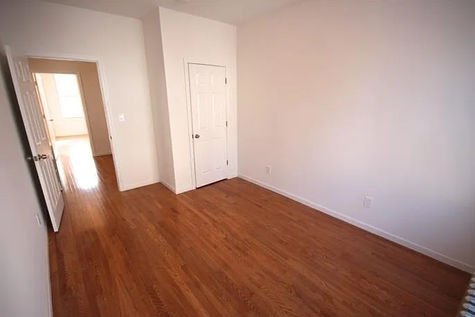 280 Saint Pauls Ave — Photo 9