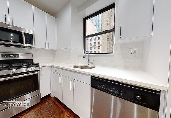 4th image of 145 W 55th St APT 5D