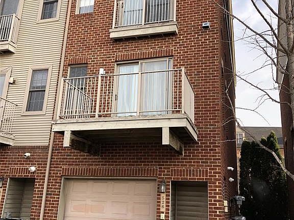 2nd image of 526 Graten St #13