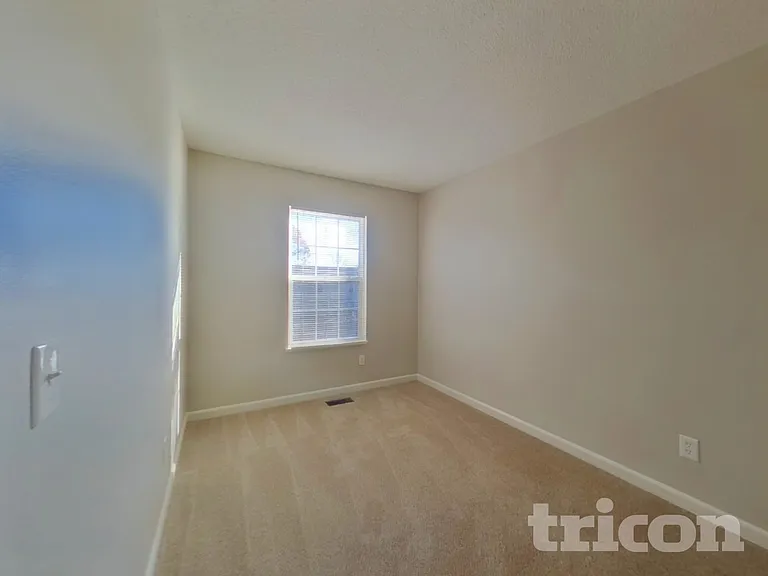 521 Halleck Ln — Photo 13