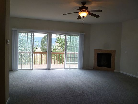 great room w/deck, fireplace