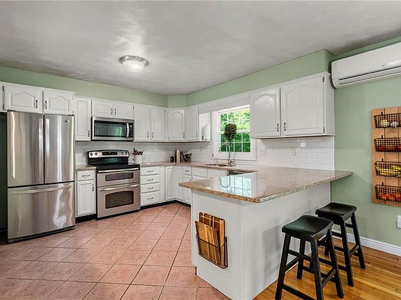 3rd image of 22 Kinnicutt Ave