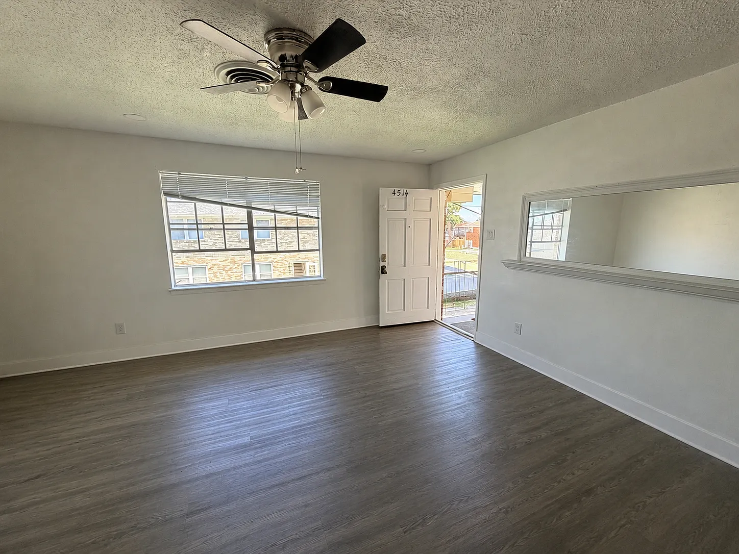 2 bed, 1000 sqft, $1,250 — Photo 2