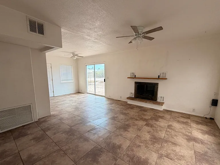 211 S Desoto St — Photo 3