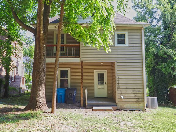 5th image of 828 Staunton Ave NW