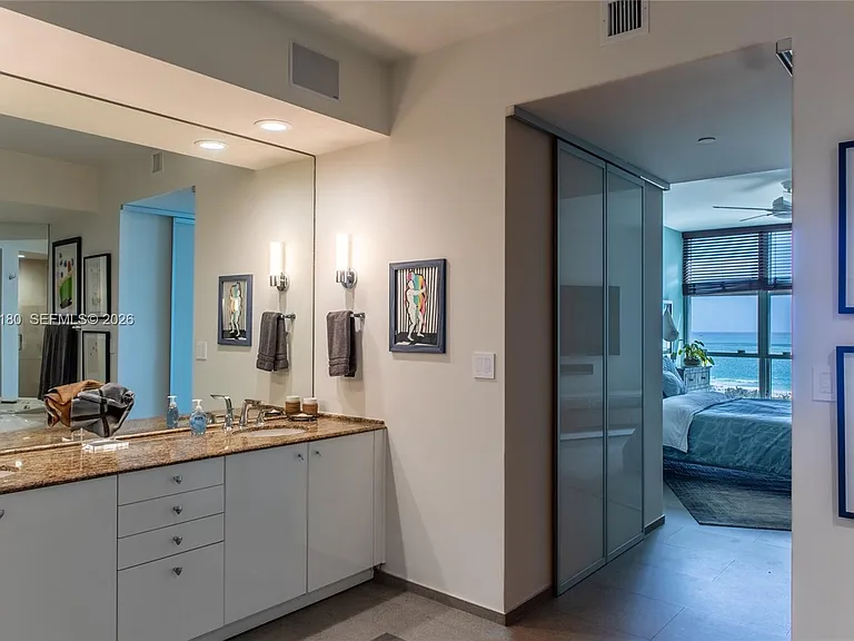 300 S Pointe Dr #1502 — Photo 17