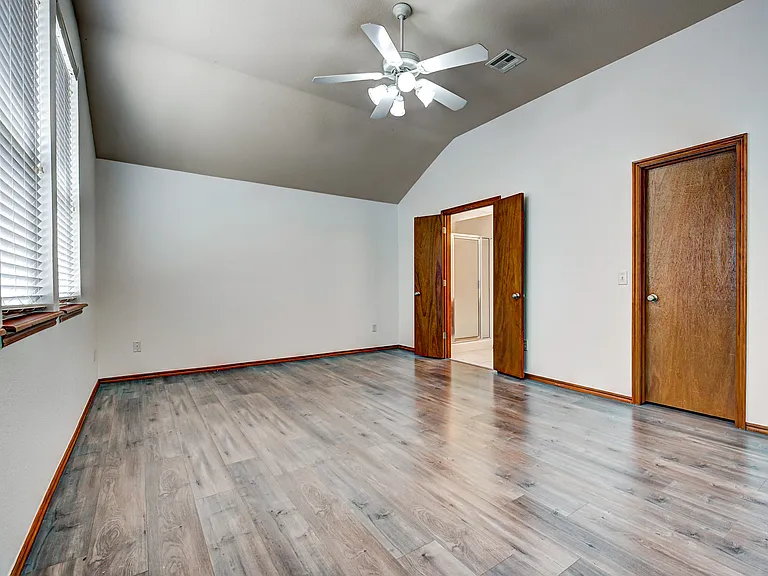517 Lone Oak Dr — Photo 15