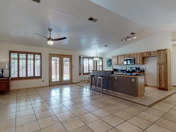 3rd image of 5304 Tamariz Dr NW
