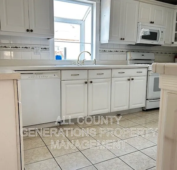 1361 E 43rd St — Photo 8