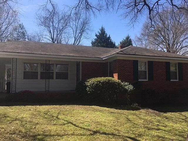 5243 Laurie Ln