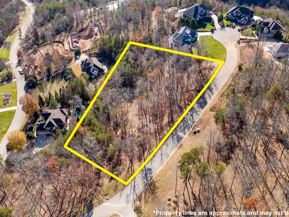 2221 Horizons Dr, Ooltewah, TN 37363
