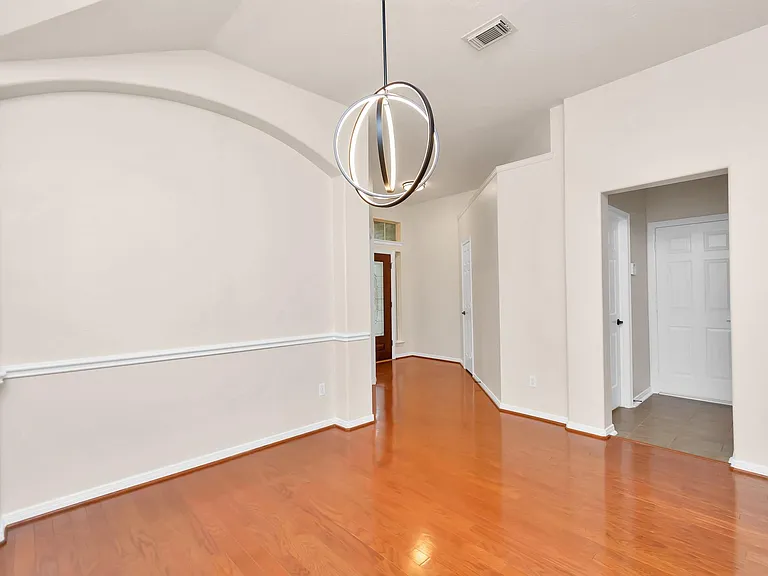 16510 Bluff Springs Dr — Photo 9