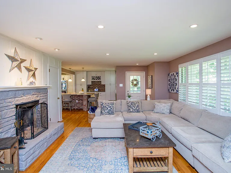 67 Townview Dr — Photo 8