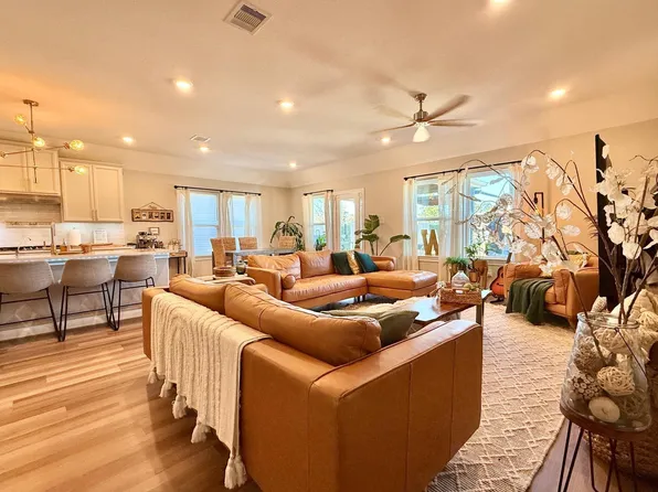 2137 Woodland Pine Dr, Conroe, TX 77384