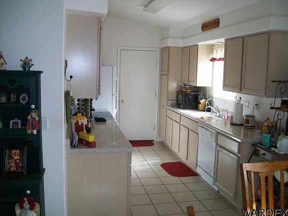 3rd image of 2615 Huntington Dr
