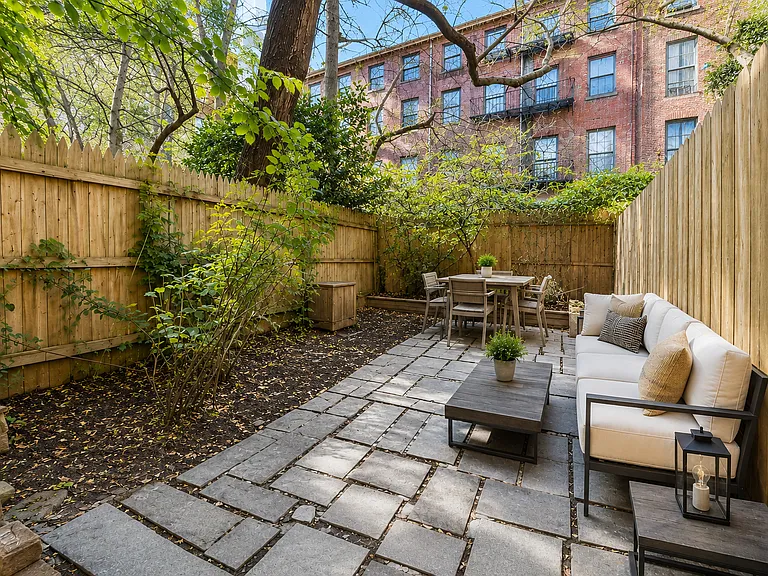 212 E 18th St #1C — Photo 4