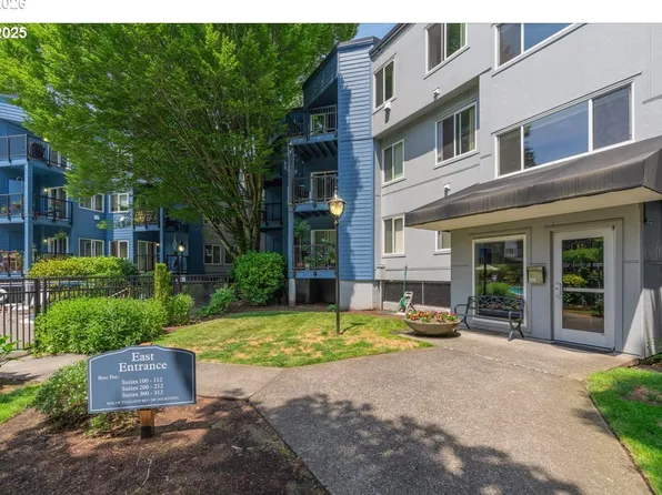 8720 SW Tualatin Rd APT 303, Tualatin, OR 97062