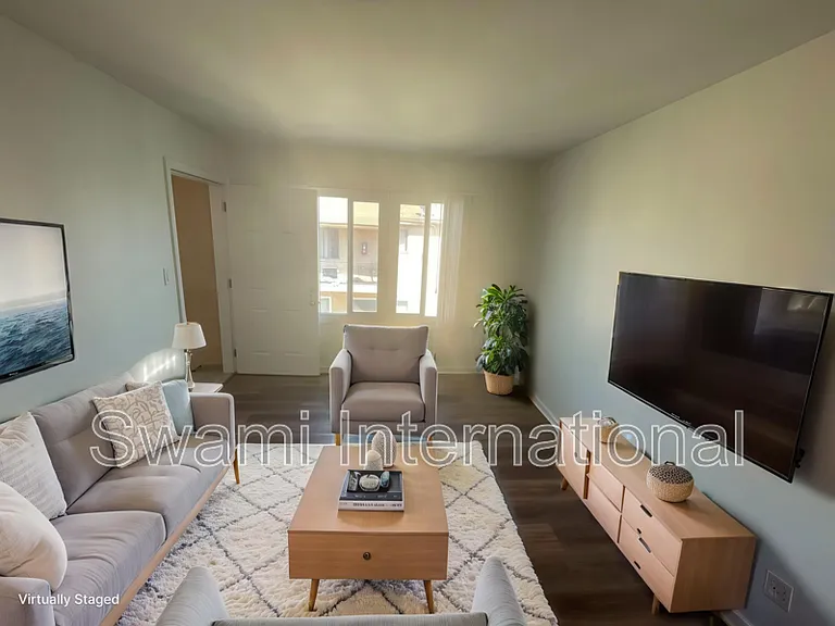 9449 S Normandie Ave #2 — Photo 2