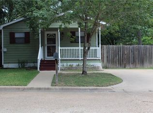 906 Travis St, Bryan, TX 77803