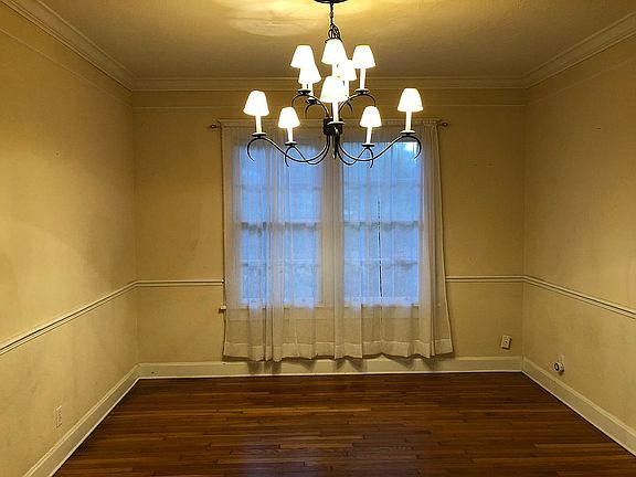 3rd image of 1111 S Magnolia Ave